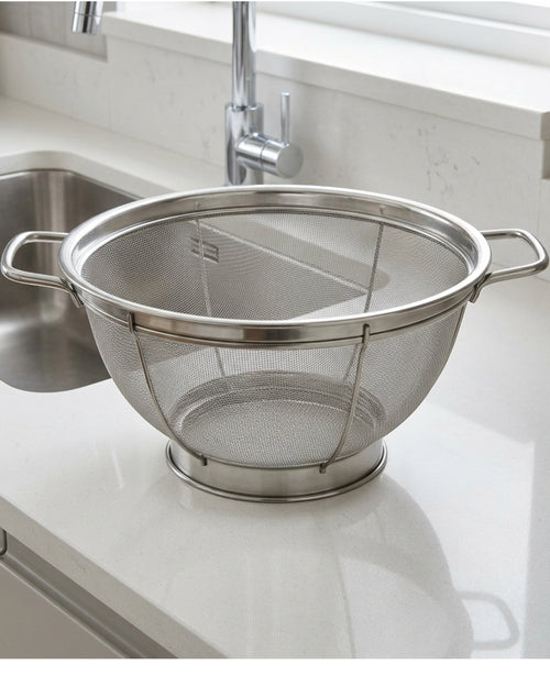 Xaora Footed Fine-Mesh Draining Colander 28 cm Stainless Steel - Lifestyle view